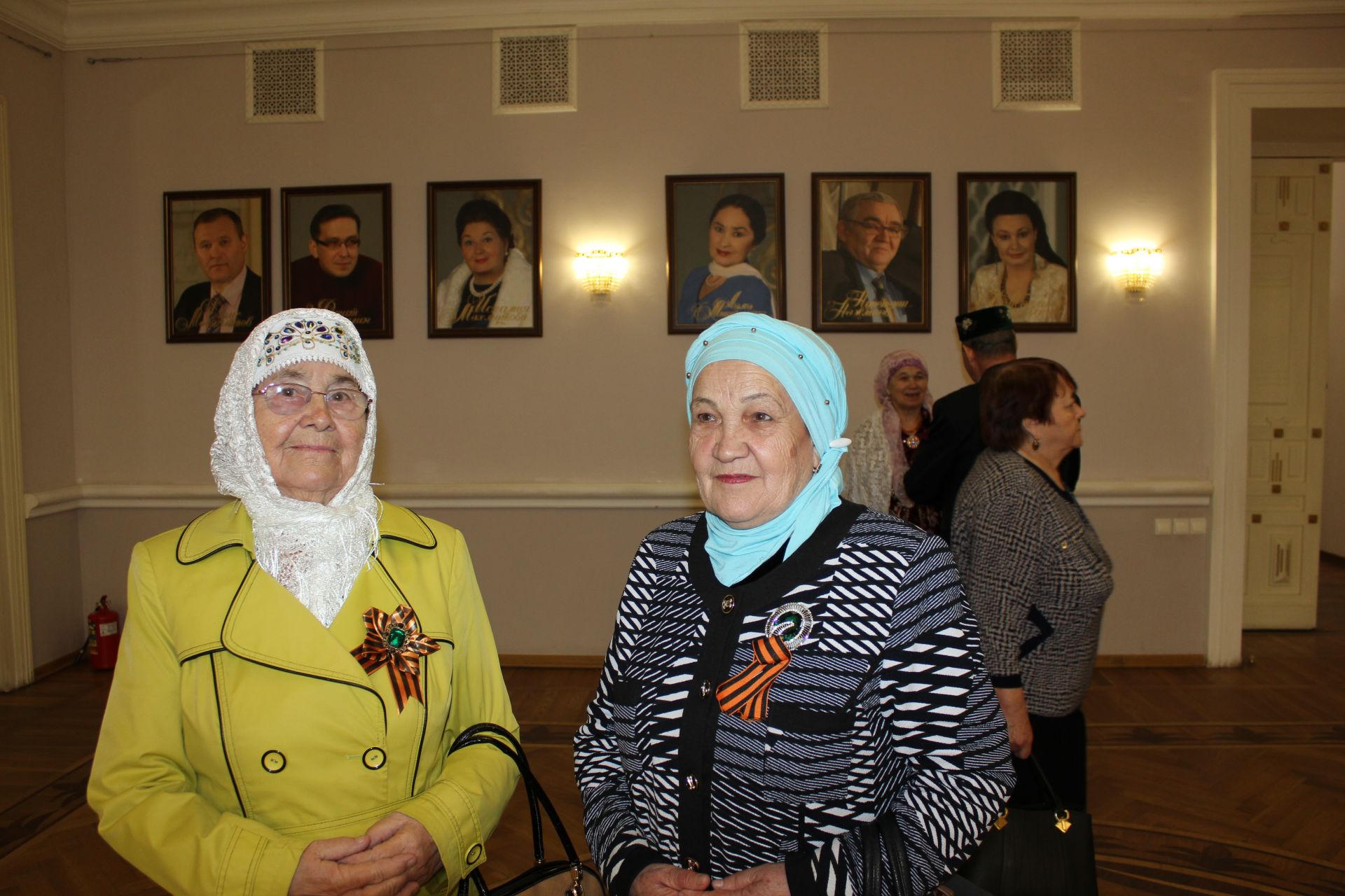 Район ветераннар Советы 33 кешедән торган делегация белән Казан шәһәрендә спектакль карадылар