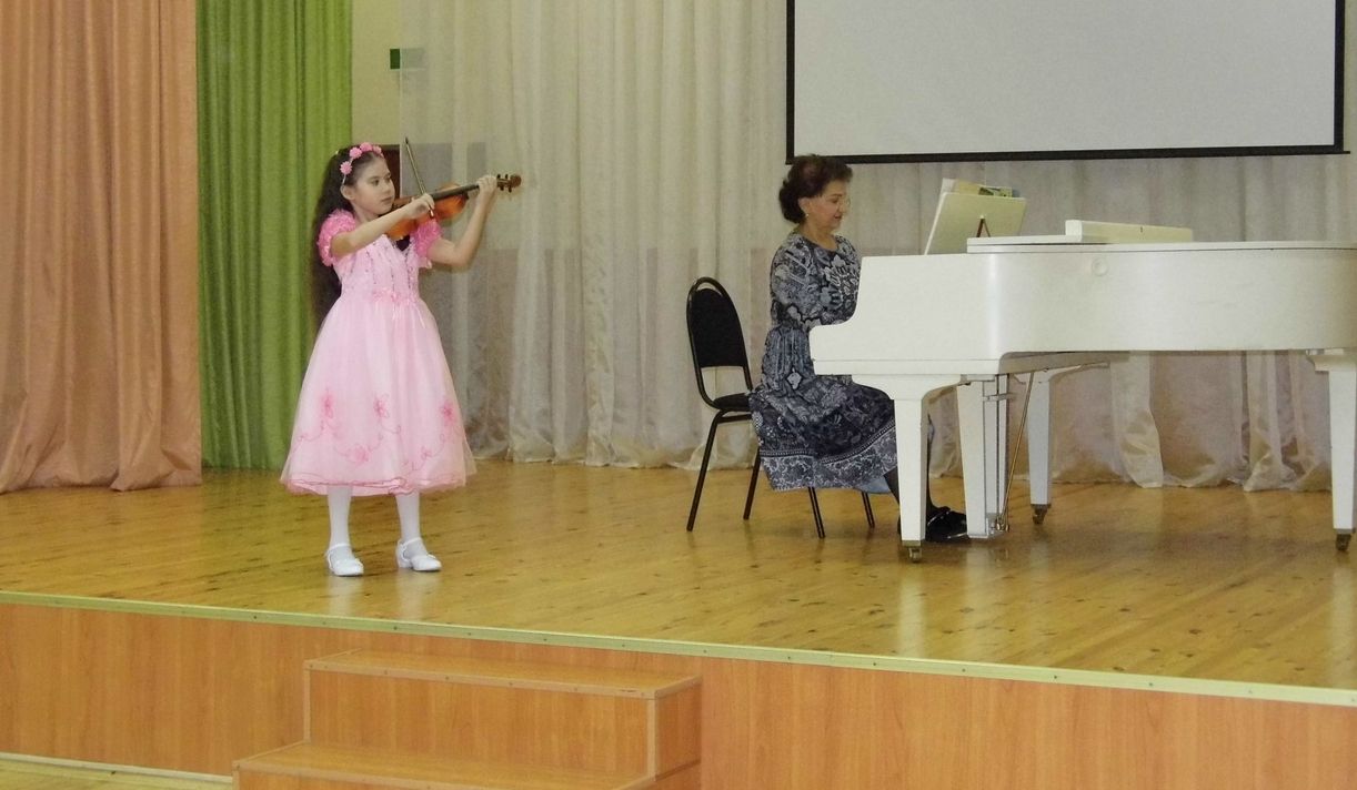 Саба балалар сәнгать мәктәбендә "Кышкы моң" дип исемләнгән кыллы бүлегенең концерт-зачеты узды