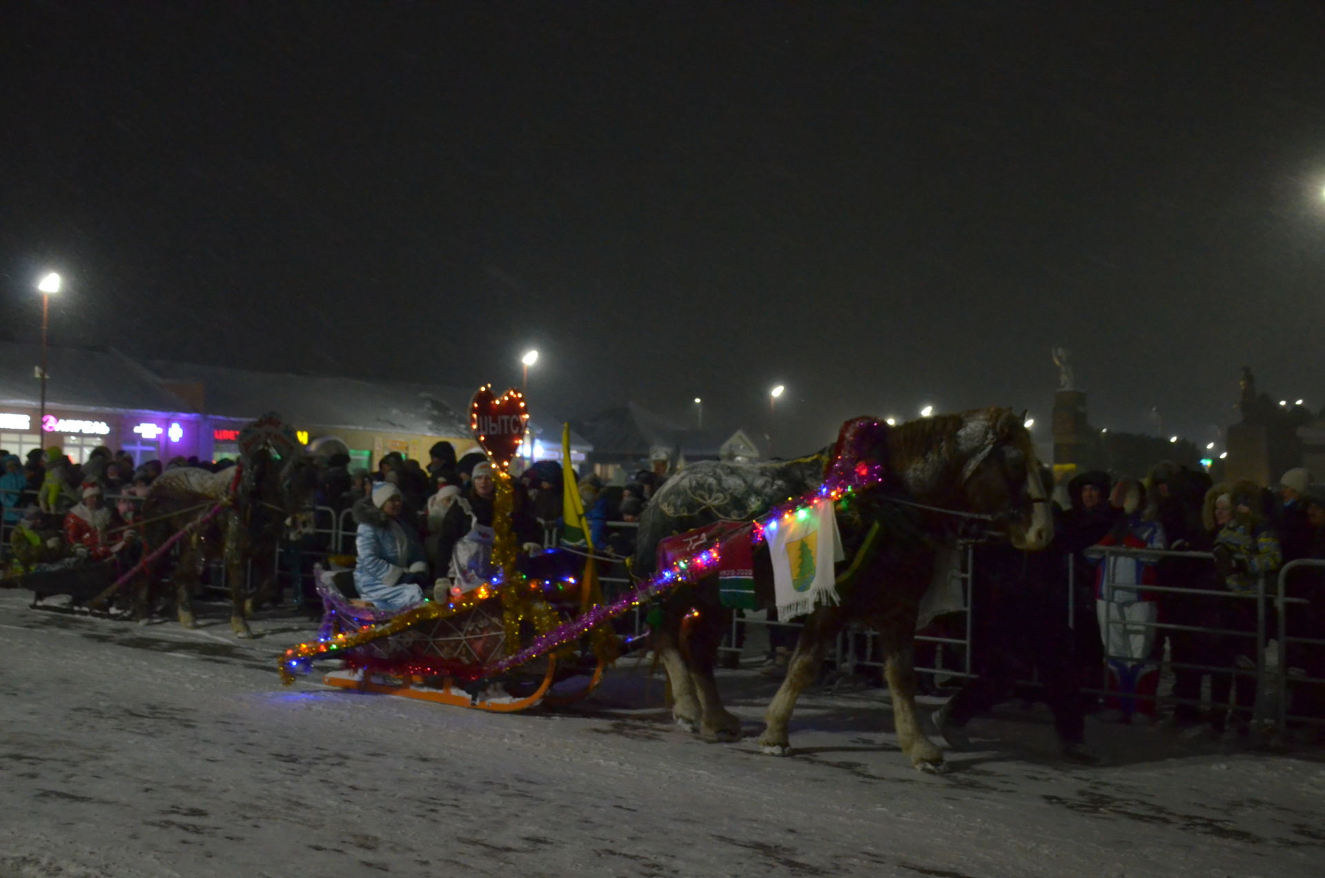 Сабада узган кыш бабайлар парады һәм төп чыршыны ачу тантанасыннан ФОТОрепортаж