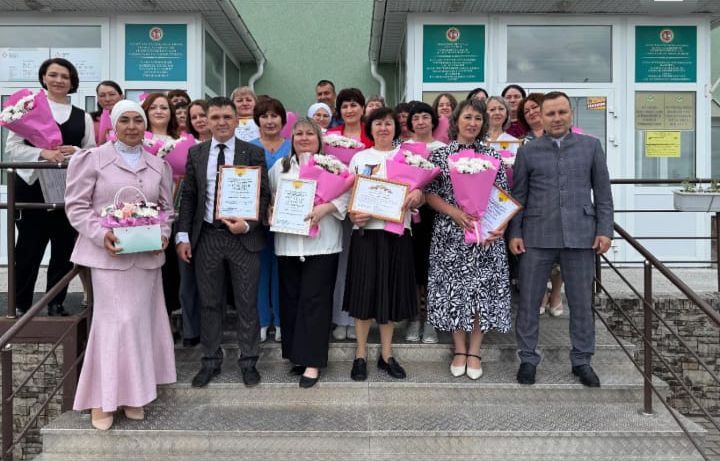 Кадерле социаль хезмәткәрләр!