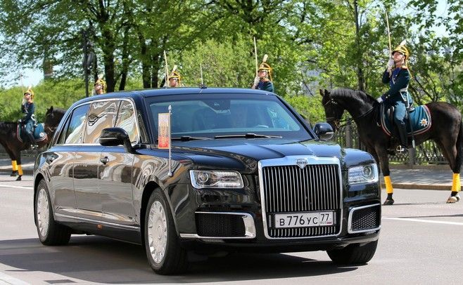 Владимир Путин инаугурациягә яңа лимузинда килде