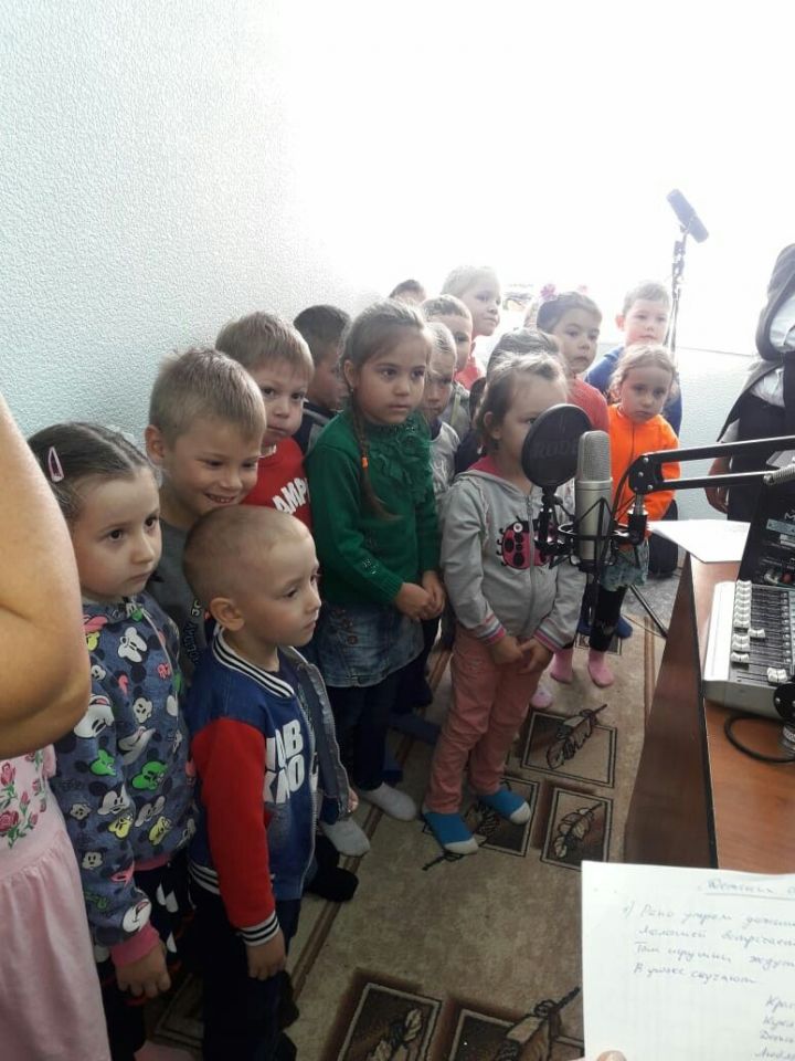 "Дулкын" радиосында "Әллүки" балалар бакчасына йөрүче нәниләр катнашында тапшыру әзерләү