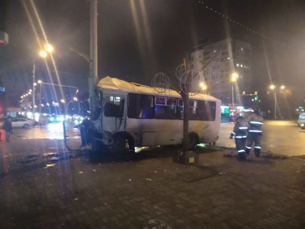 Автобус белән авариядән соң, ун кеше имгәнгән (ФОТО, ВИДЕО)