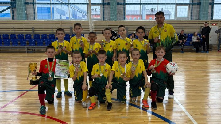 Мамадыш шәһәреннән «Яшьлек» командасы бронза медаль белән кайтты!