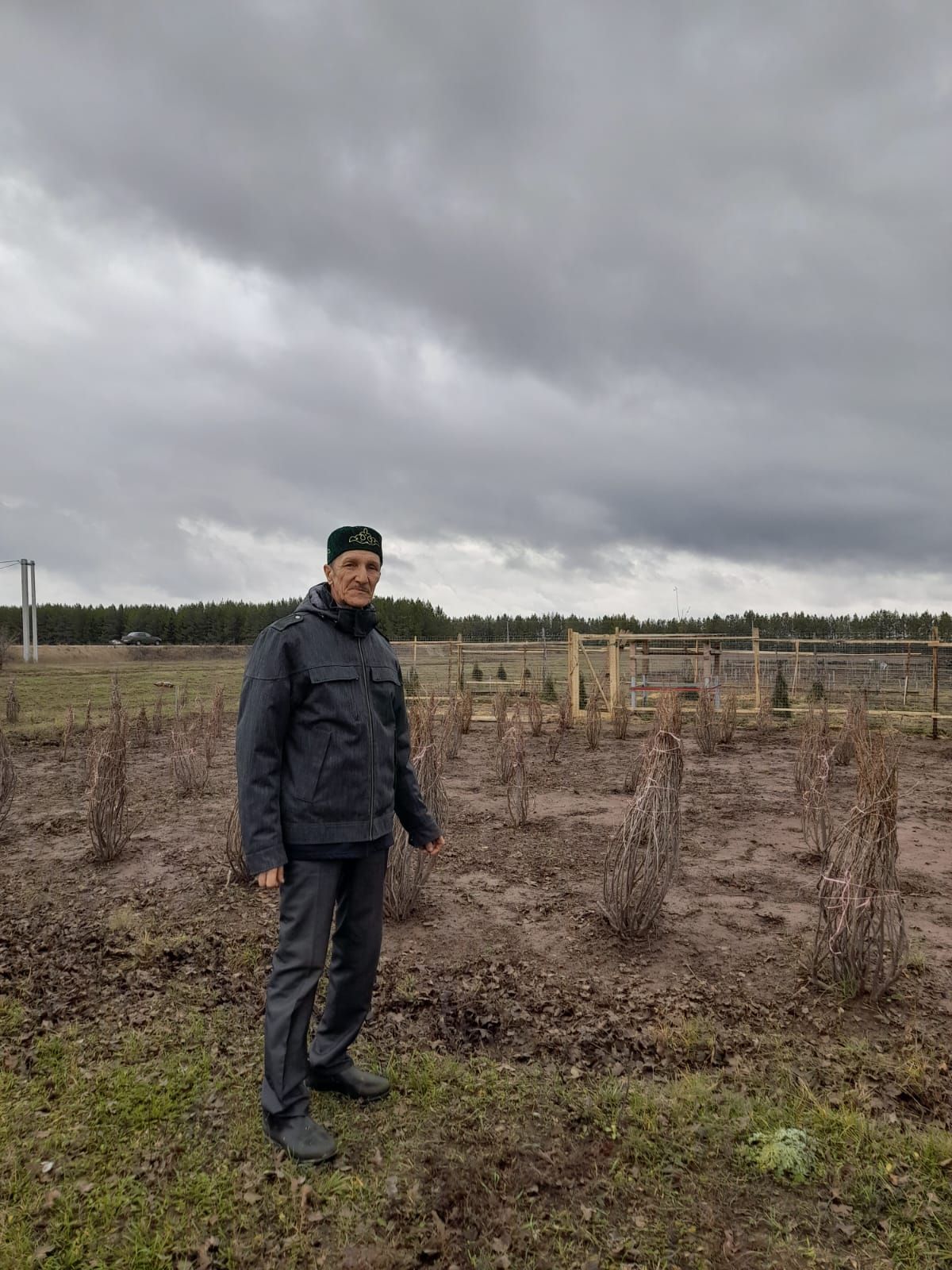 Безнең иҗат төркеме гомер буе балаларга белем һәм тәрбия биргән ирле- хатынлы Хаҗия һәм Хатыйп Әгъләмовларда кунакта