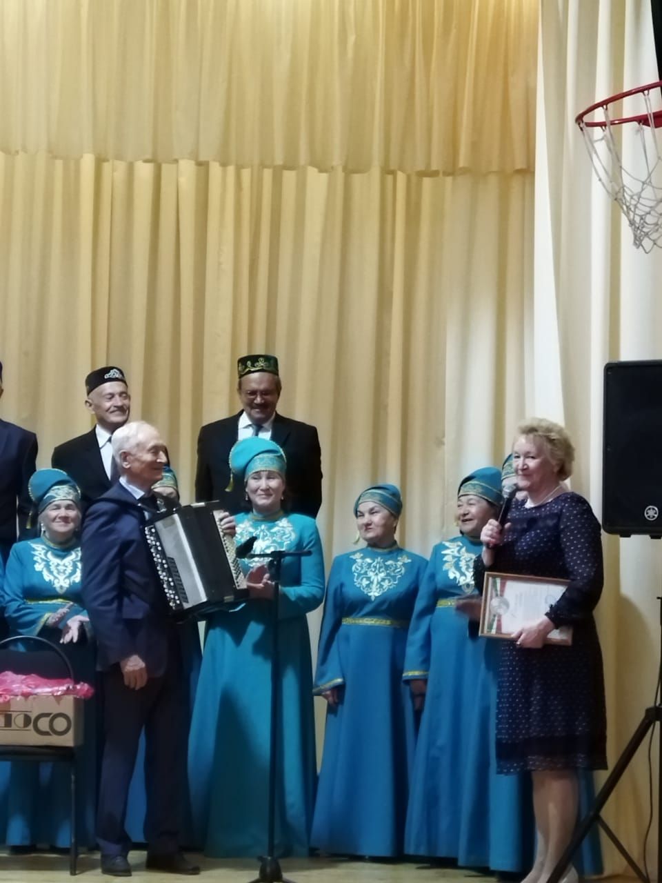 Бүген Шекше авыл мәдәният йортында Казан шәһәренең «Мирас» татар халык хоры «Таныш моңнар» дип аталган зур концерт куйды