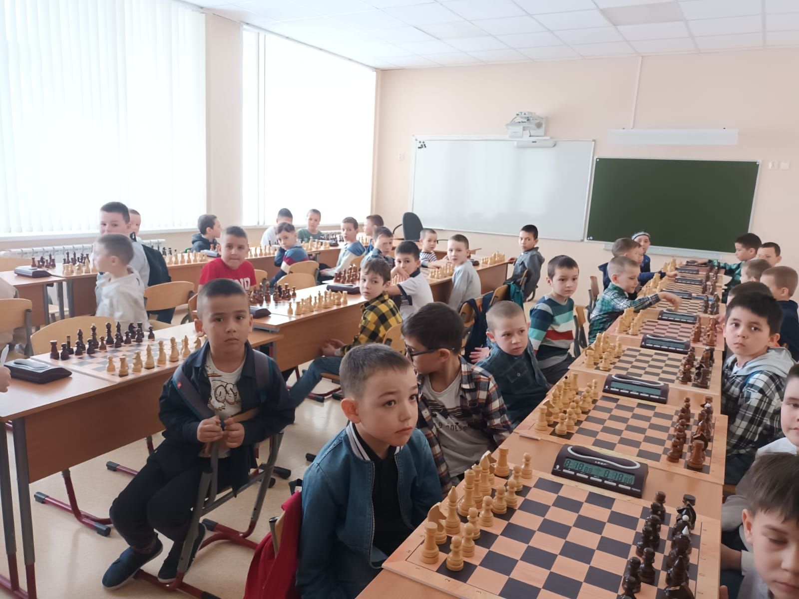 Нургали Миннеханов истәлегенә балалар, яшүсмерләр һәм олылар арасында шахмат буенча районара турнир башланып китте.