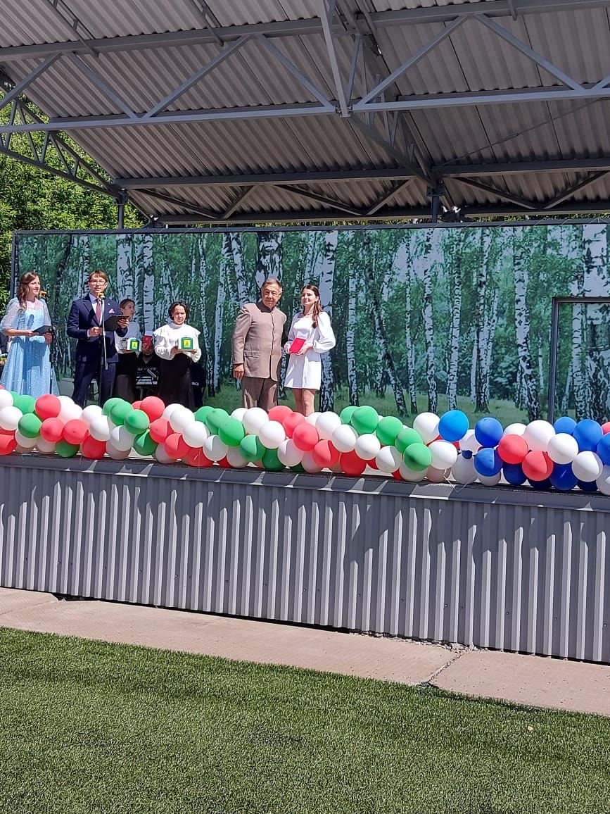 28 июнь көнне Сабантуй спорт мәдәни комплексында районыбыз мәктәпләренең 9, 11сыйныфларын тәмамлаучы укучылар өчен чыгарылыш кичәсе булды.