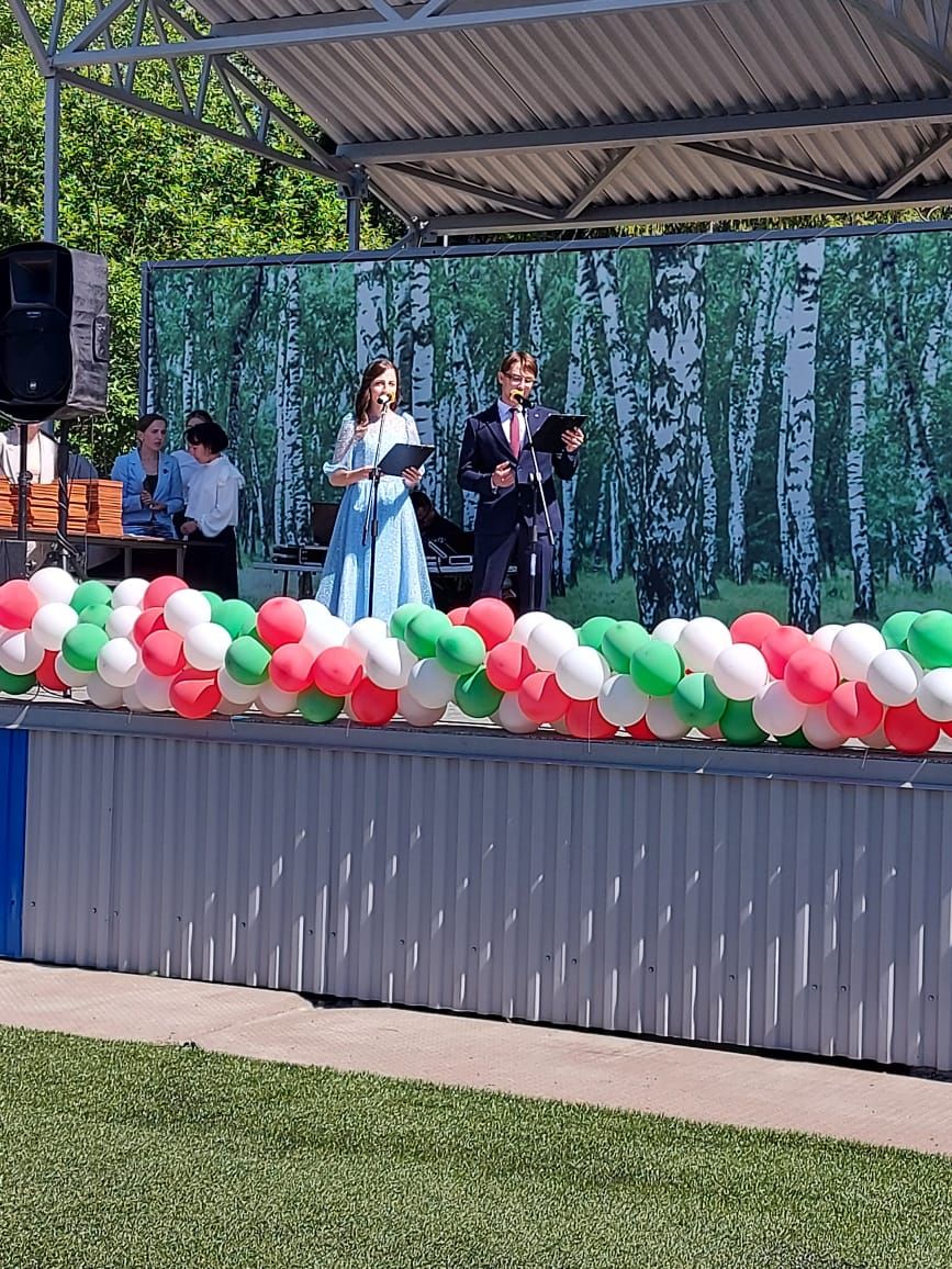 28 июнь көнне Сабантуй спорт мәдәни комплексында районыбыз мәктәпләренең 9, 11сыйныфларын тәмамлаучы укучылар өчен чыгарылыш кичәсе булды.