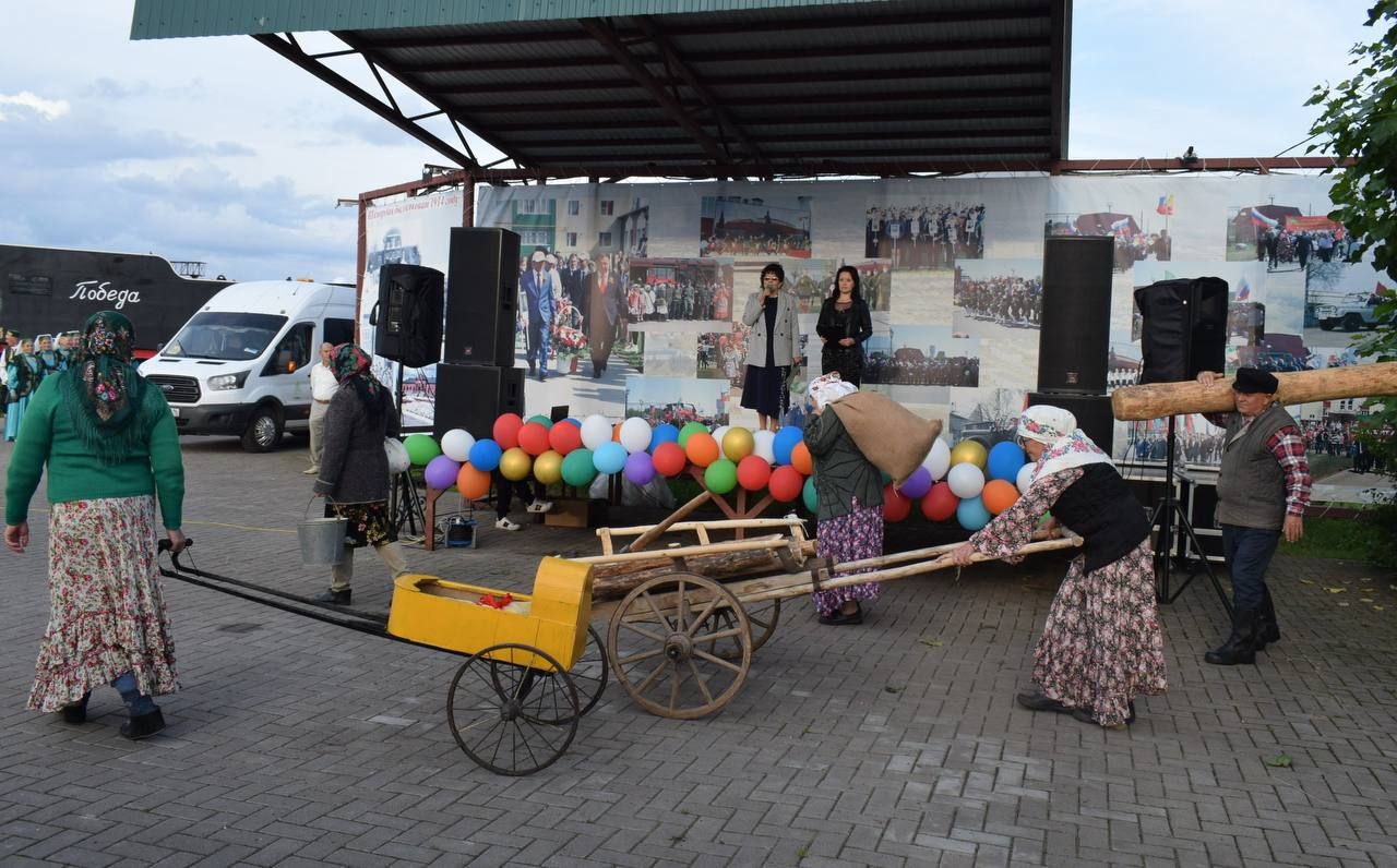 4 август көнне Шәмәрдән мәдәният йорты хезмәткәрләре Шәмәрдән авылының Җиңү паркында тимер юлчылар көненә багышланган «Судьба моя – железная дорога» дигән бәйрәм концерты оештырдылар.