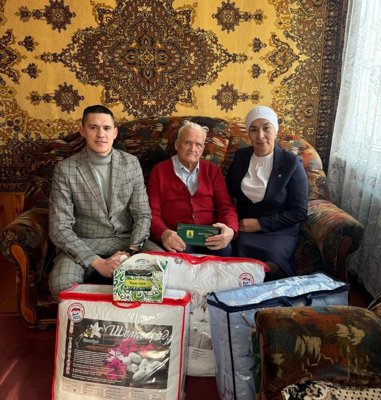 Шәмәрдәндә яшәүче Зиннатуллин Хәмит Зиннәт улын 90 яшьлек юбилее белән котлыйбыз.
