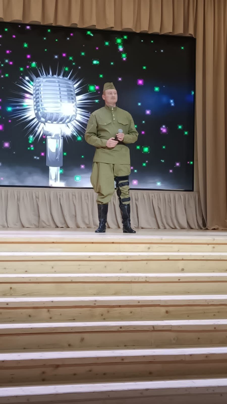 Кичә Саба урта мәктәбендә волонтер хатын-кызларыбыз, махсус хәрби операциядә катнашучы ир-егетләребезнең әниләре, тормыш иптәшләре өчен бәйрәм концерты булды.