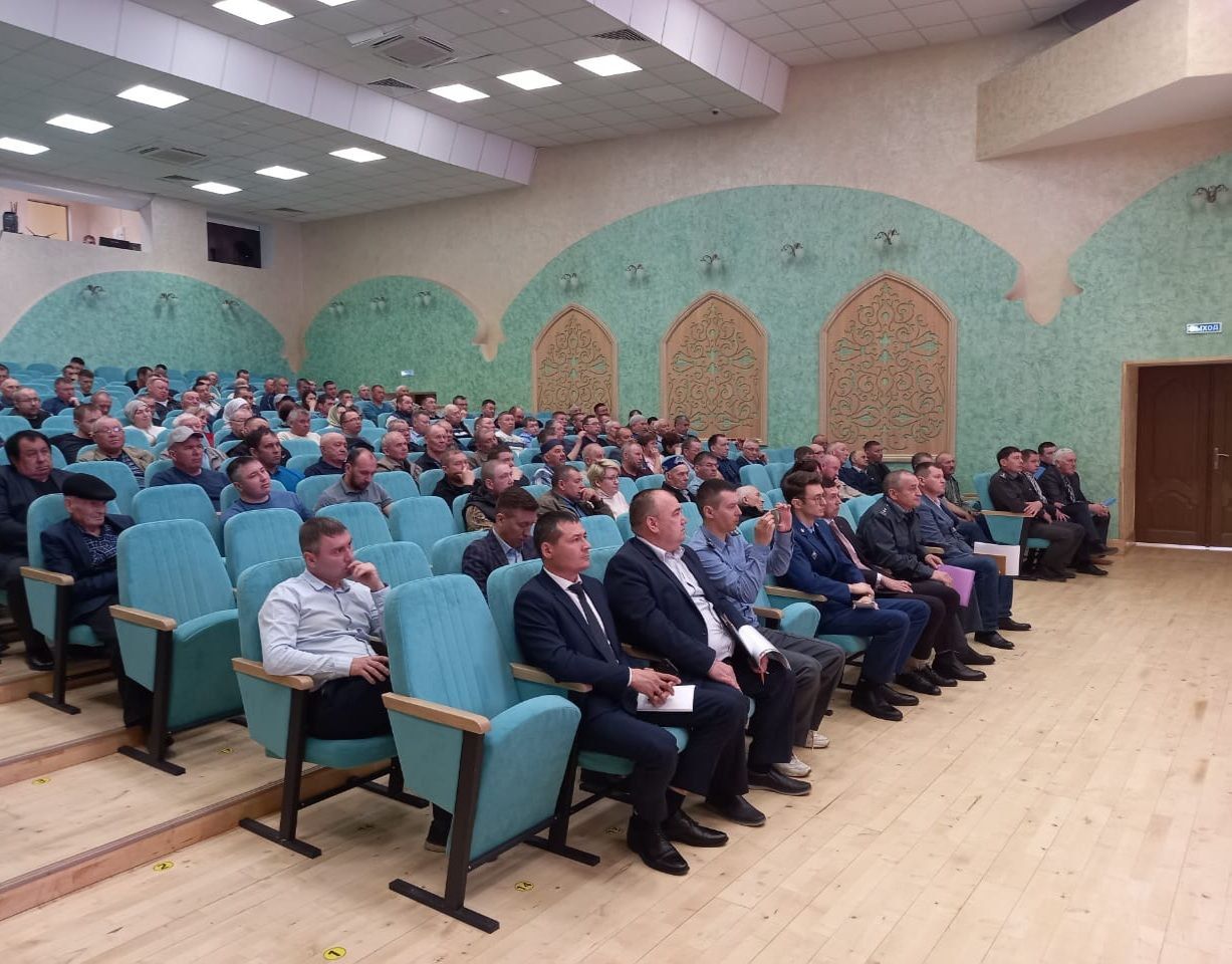 Саба муниципаль районында җир кишәрлекләре булган крестьян (фермер) хуҗалыклары, шәхси хуҗалык башлыклары катнашында бүген киңәшмә булып үтте.