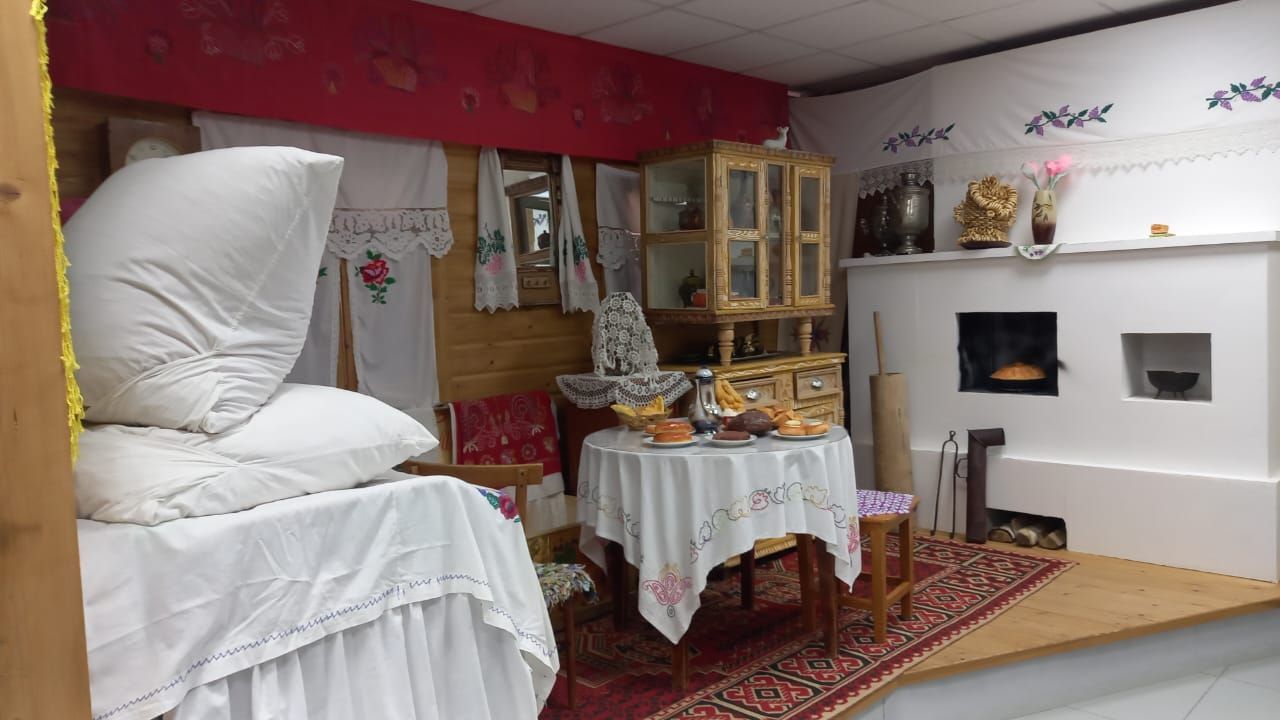 Мөслимдә бүген «Төсләрдә бәйрәм хисе» исеме астында кабакка багышланган Республикакүләм картиналар кургәзмәсен ачу тантанасы булды.