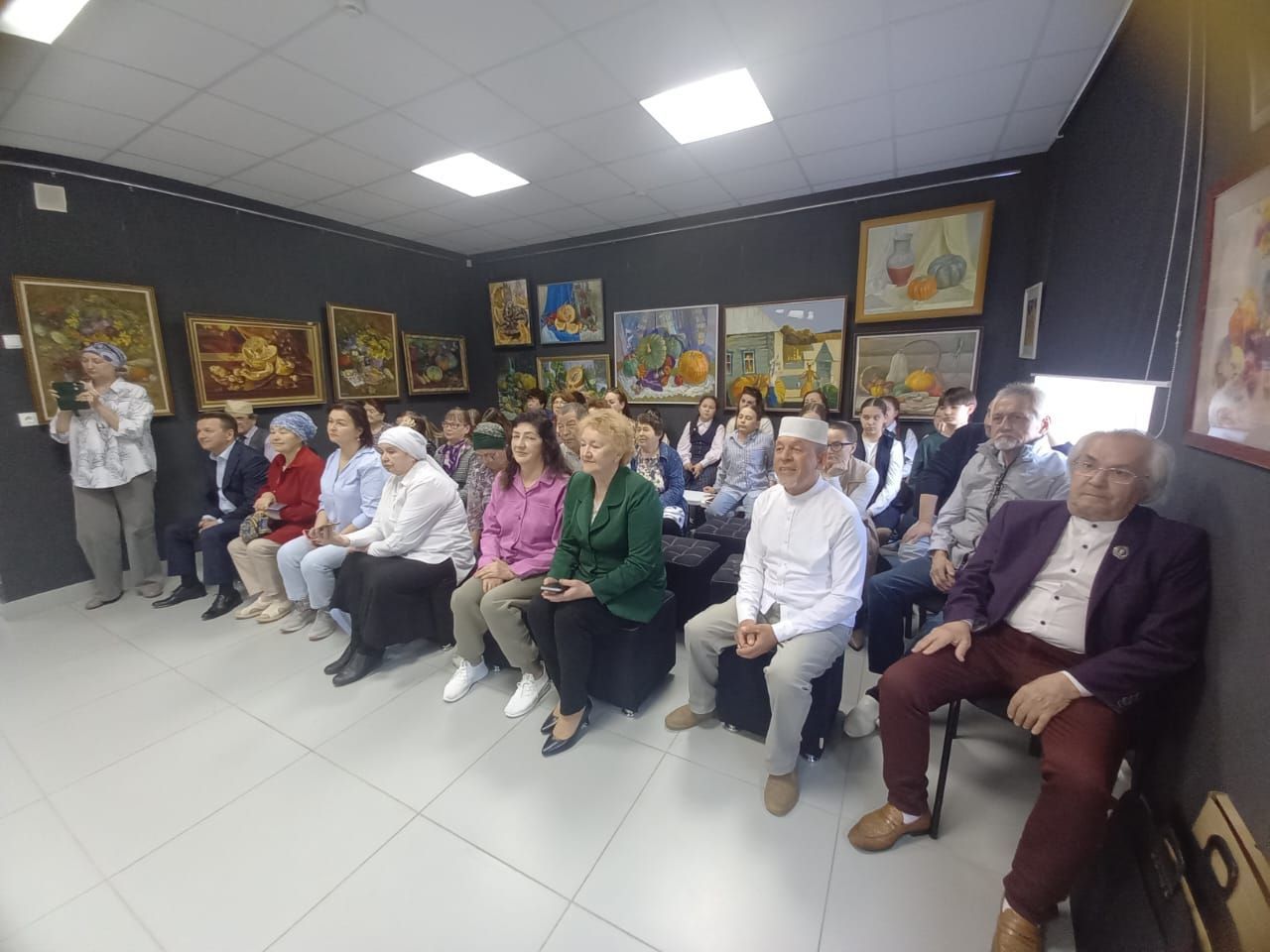 Мөслимдә бүген «Төсләрдә бәйрәм хисе» исеме астында кабакка багышланган Республикакүләм картиналар кургәзмәсен ачу тантанасы булды.