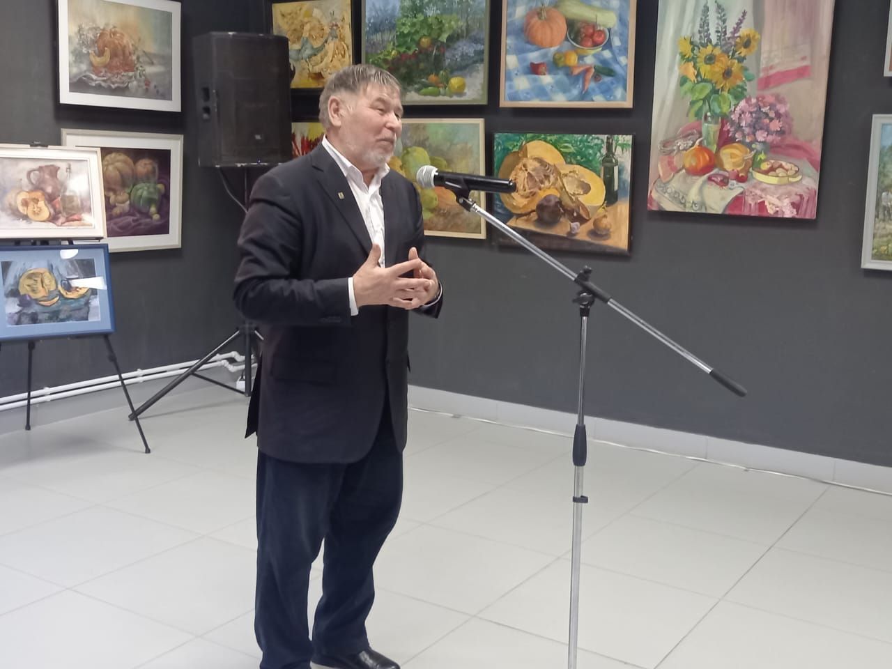 Мөслимдә бүген «Төсләрдә бәйрәм хисе» исеме астында кабакка багышланган Республикакүләм картиналар кургәзмәсен ачу тантанасы булды.
