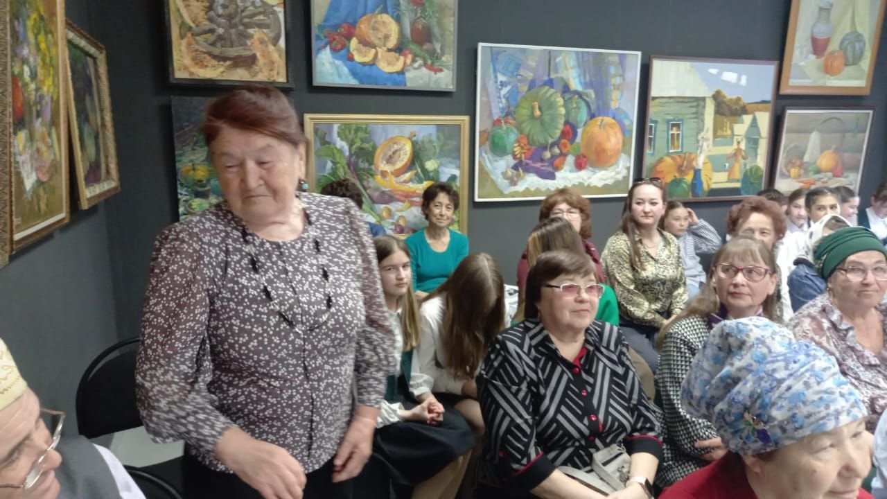 Мөслимдә бүген «Төсләрдә бәйрәм хисе» исеме астында кабакка багышланган Республикакүләм картиналар кургәзмәсен ачу тантанасы булды.
