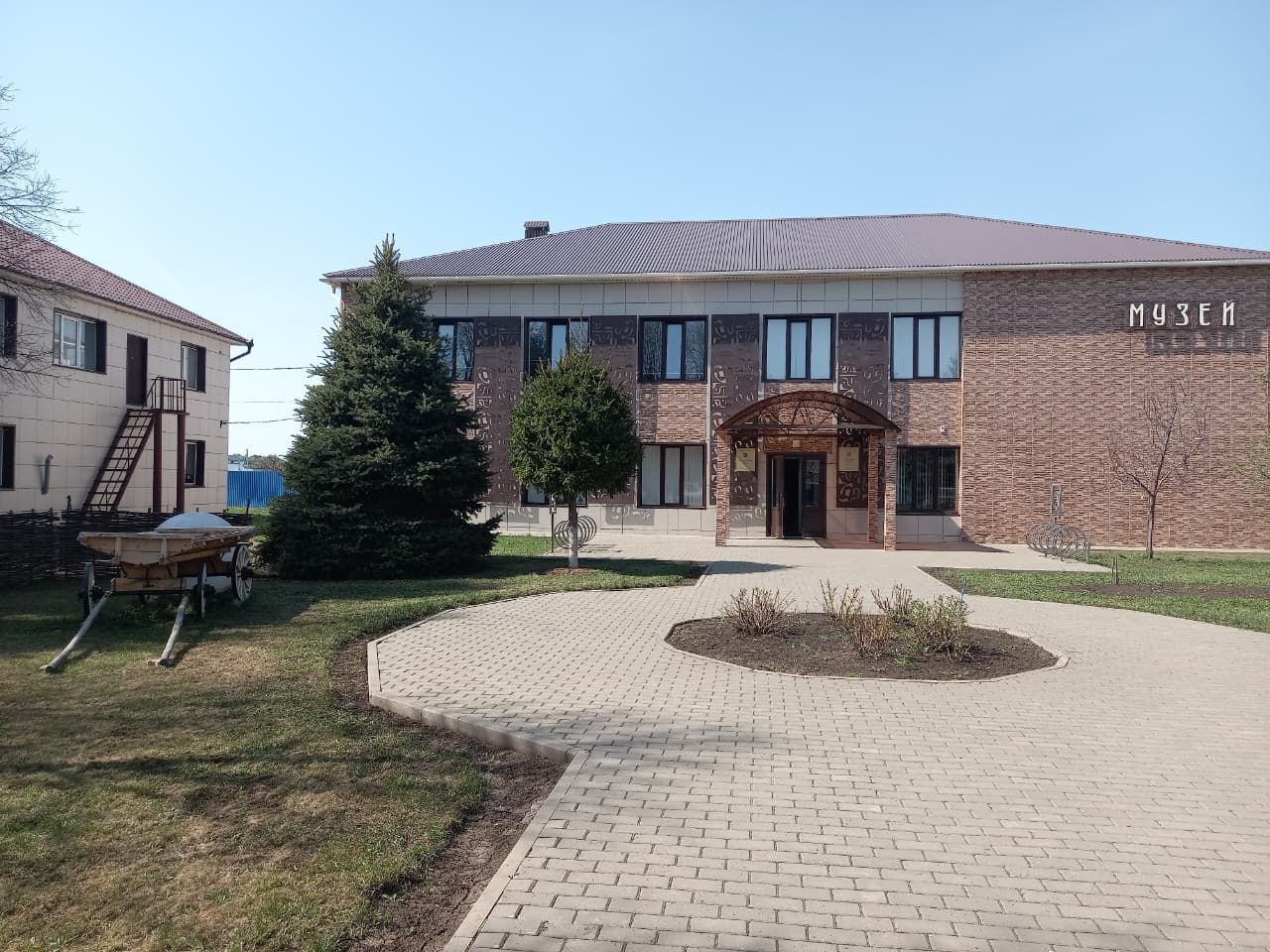Мөслимдә бүген «Төсләрдә бәйрәм хисе» исеме астында кабакка багышланган Республикакүләм картиналар кургәзмәсен ачу тантанасы булды.