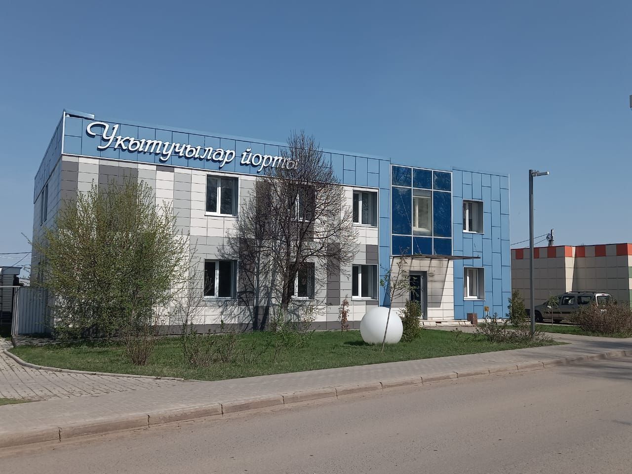 Мөслимдә бүген «Төсләрдә бәйрәм хисе» исеме астында кабакка багышланган Республикакүләм картиналар кургәзмәсен ачу тантанасы булды.