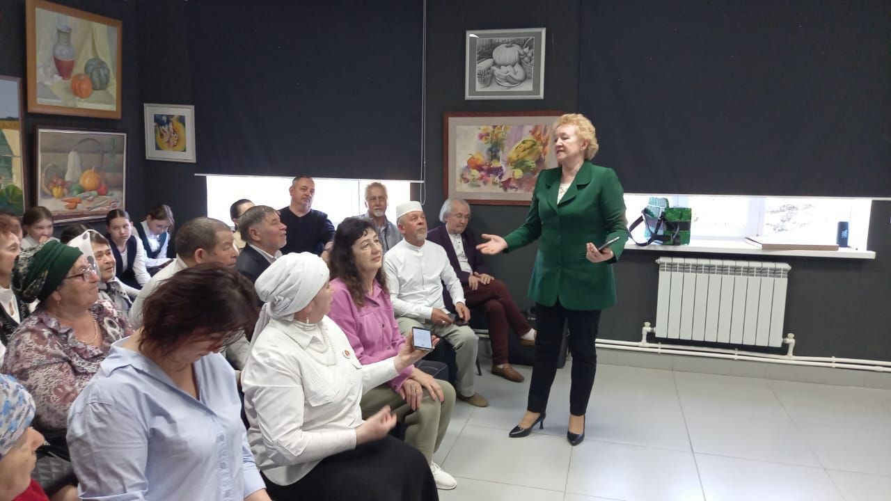 Мөслимдә бүген «Төсләрдә бәйрәм хисе» исеме астында кабакка багышланган Республикакүләм картиналар кургәзмәсен ачу тантанасы булды.