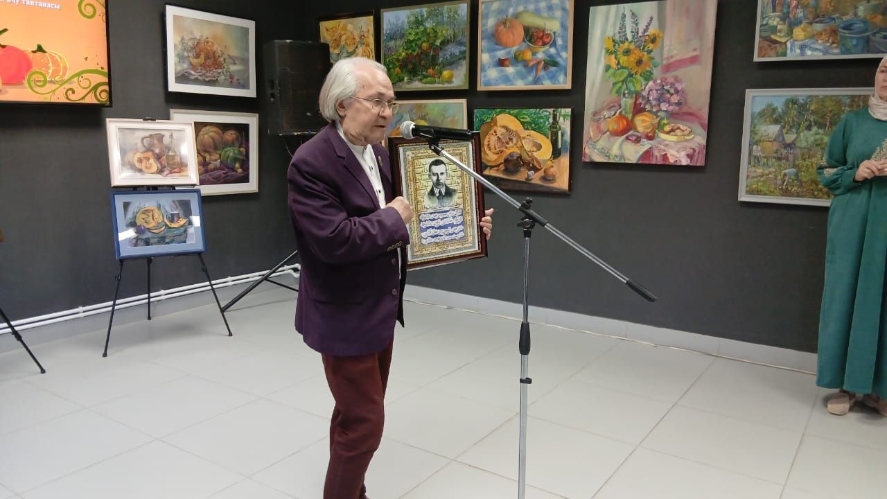 Мөслимдә бүген «Төсләрдә бәйрәм хисе» исеме астында кабакка багышланган Республикакүләм картиналар кургәзмәсен ачу тантанасы булды.