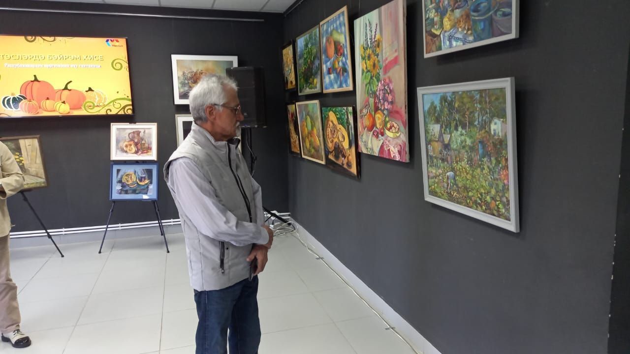Мөслимдә бүген «Төсләрдә бәйрәм хисе» исеме астында кабакка багышланган Республикакүләм картиналар кургәзмәсен ачу тантанасы булды.