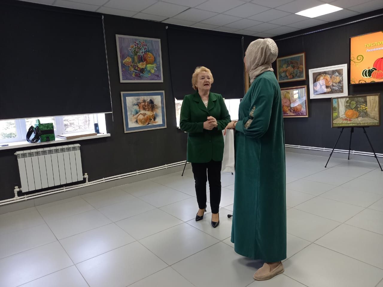 Мөслимдә бүген «Төсләрдә бәйрәм хисе» исеме астында кабакка багышланган Республикакүләм картиналар кургәзмәсен ачу тантанасы булды.
