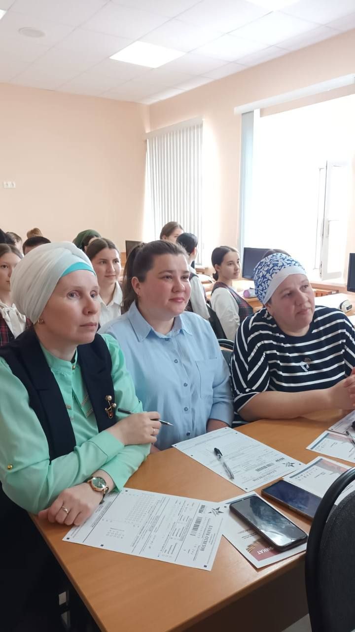 Бүген Россиядә һәм чит илләрдә җиденче тапкыр «Җиңү диктанты» традицион акциясе узды.