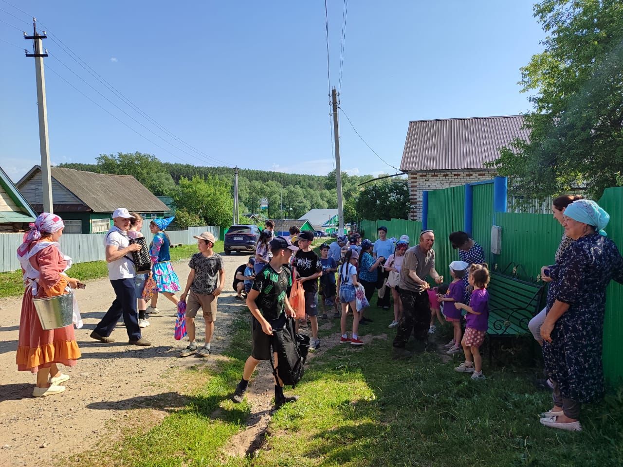 Югары Шытсу авылында бирнә җыю күренеше.