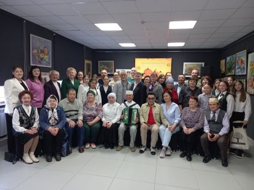 Мөслимдә бүген «Төсләрдә бәйрәм хисе» исеме астында кабакка багышланган Республикакүләм картиналар кургәзмәсен ачу тантанасы булды.