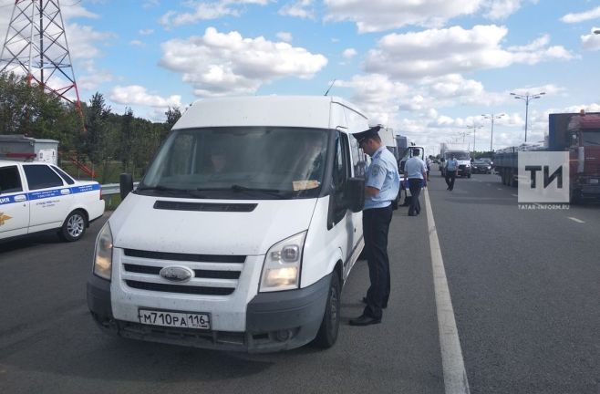 Путин дәүләт автоинспекторларына машиналарның номерын салдыруны тыйды