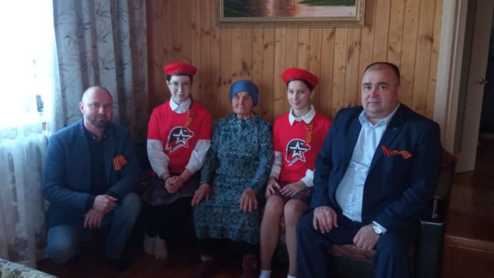 Бөек Ватан сугышында Җиңүнең 80 еллыгы алдыннан Килдебәк авыл җирлегендә яшәүче тыл ветеранына бүләкләр тапшырылды.