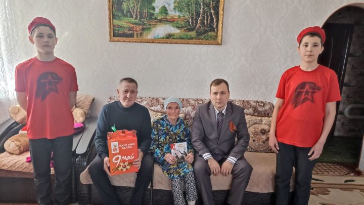 Бөек Ватан сугышында Җиңүнең 80 еллыгы алдыннан Югары Симет авыл җирлегендә тыл ветераннарын котладылар.